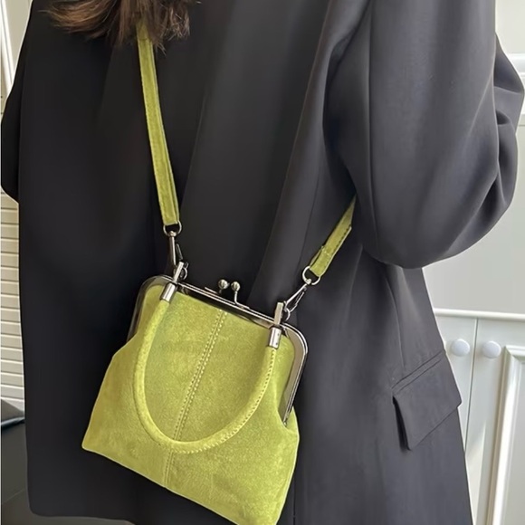 UNIQUE GREEN HANDBAG W/STRAP by Gecko - Picture 12 of 15